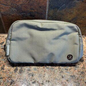 NWT Lululemon Everywhere Belt Bag 1L Carob Brown/Black 000144359550 LU9AZZS